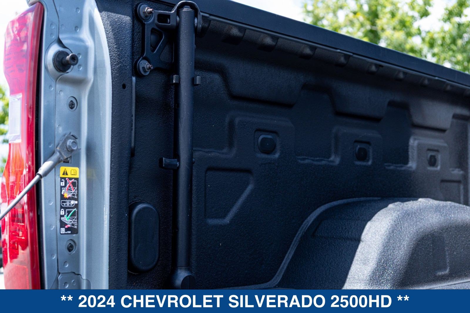 Used 2024 Chevrolet Silverado 2500 Custom w/ Custom Value Package AWD/4WD image 28
