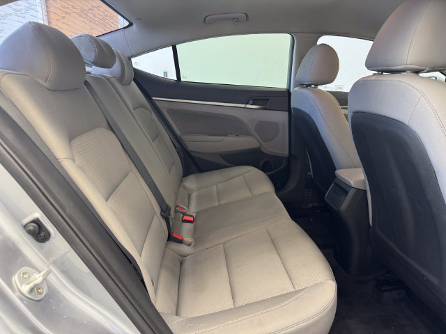 Used 2017 Hyundai Elantra SE FWD image 19