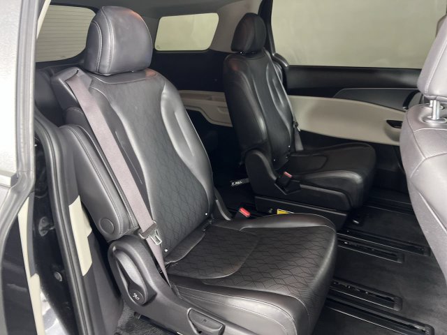 Used 2023 Kia Carnival LX FWD image 26