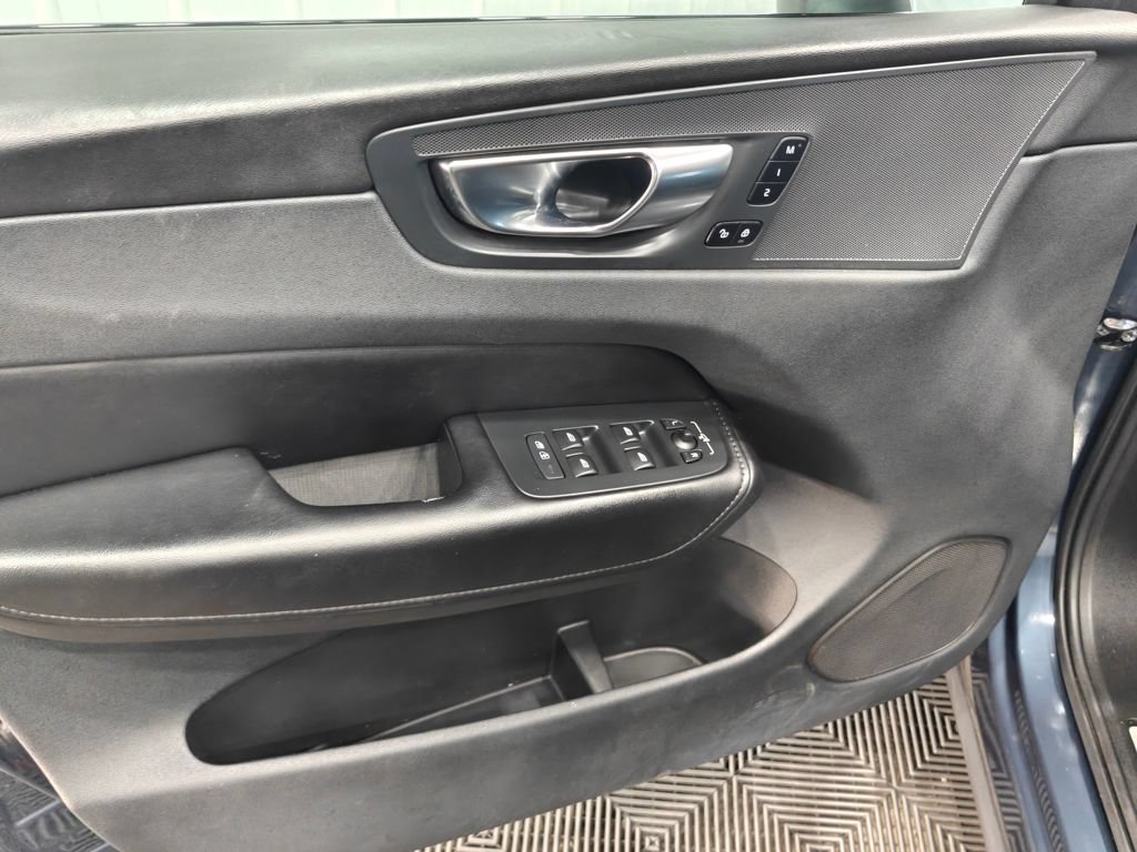Used 2023 Volvo XC60 B5 Plus AWD/4WD image 45
