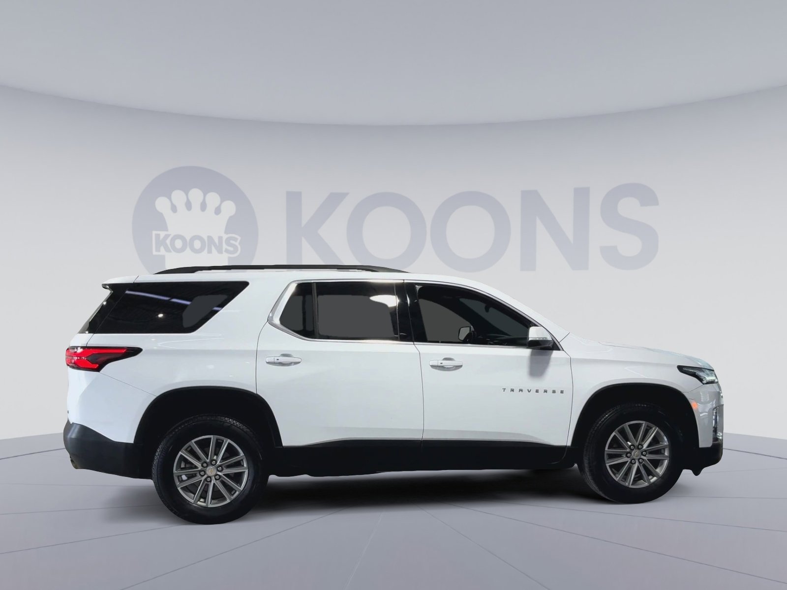 Used 2023 Chevrolet Traverse LT image 12