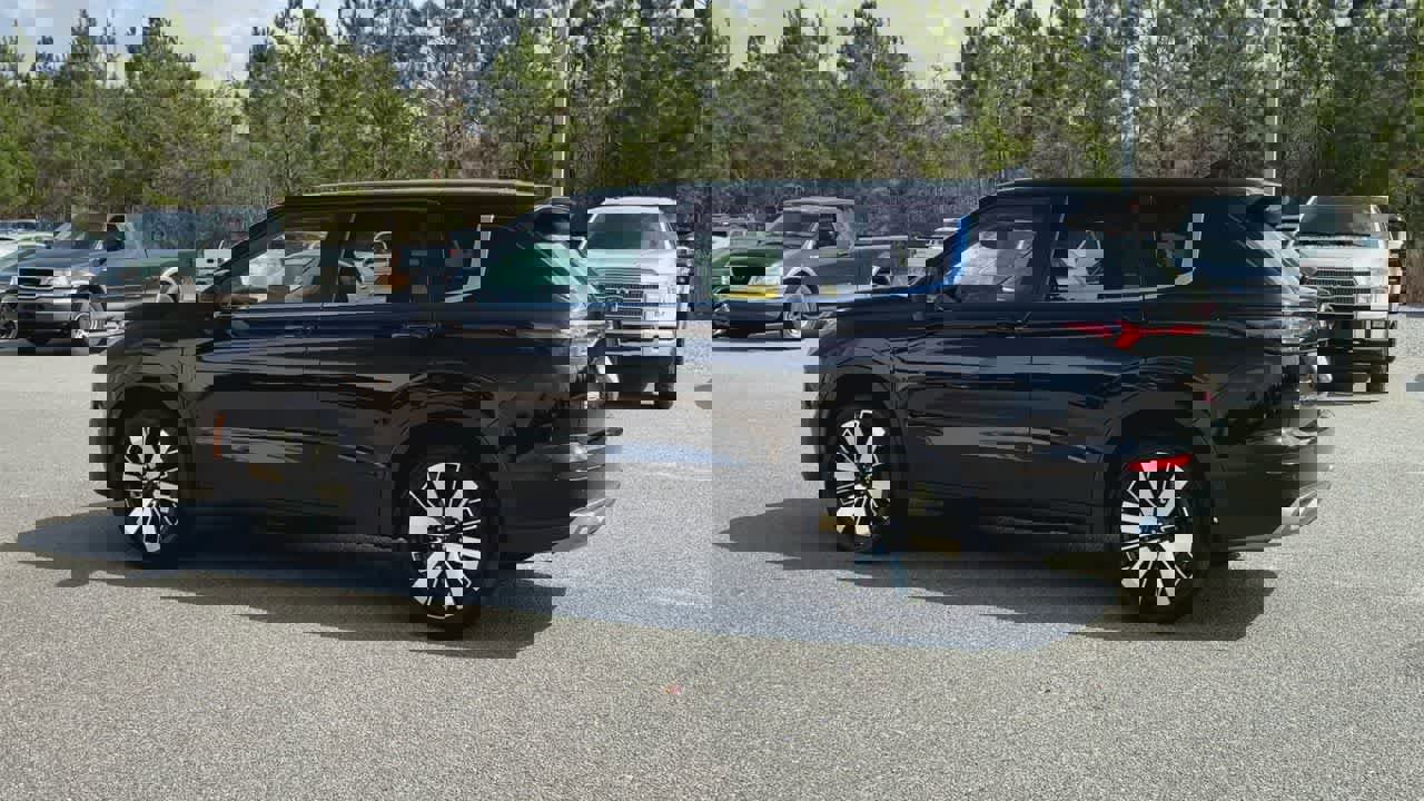 Used 2025 Mitsubishi Outlander SE image 12