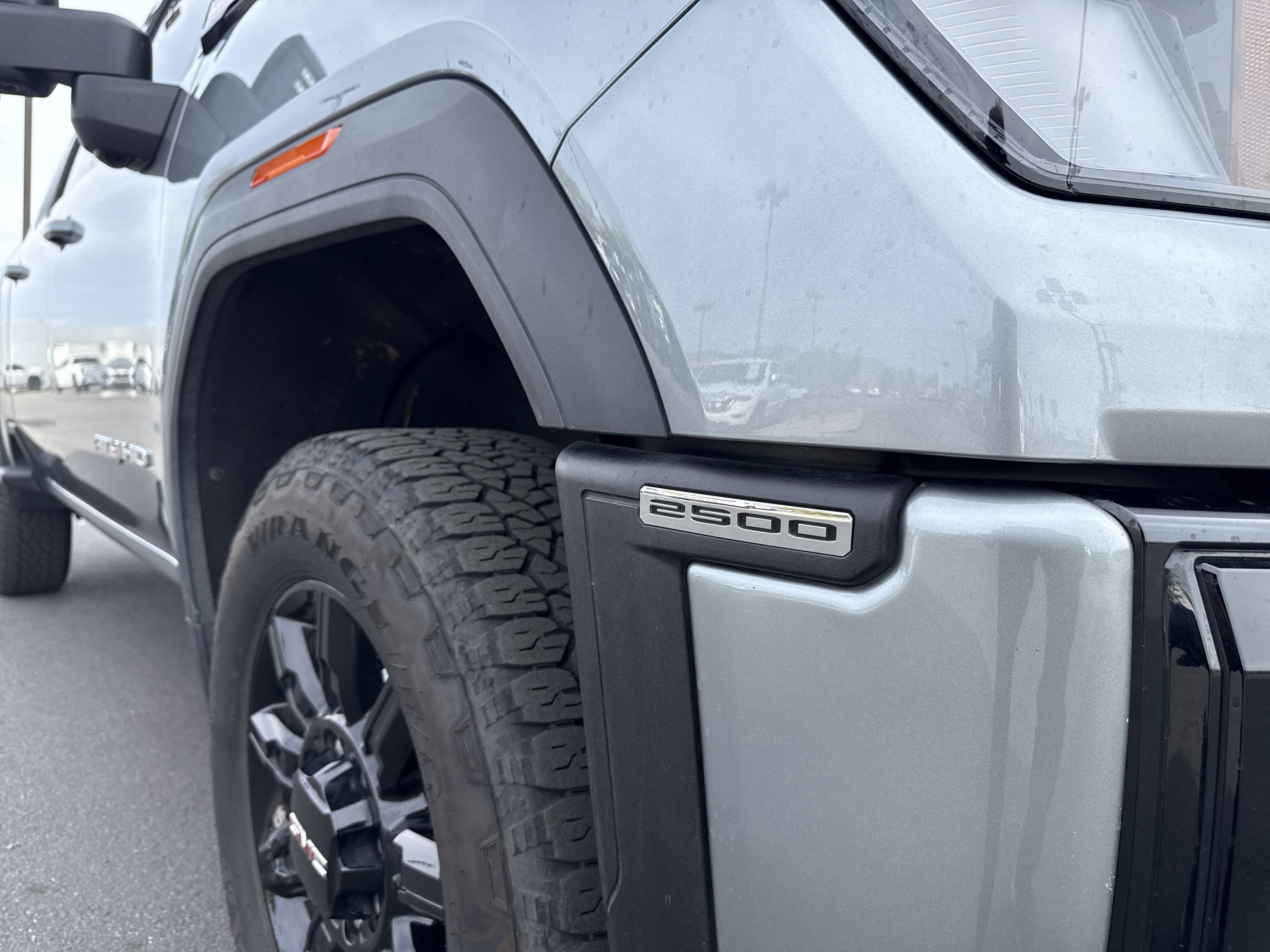 Used 2025 GMC Sierra 2500 AT4 image 8