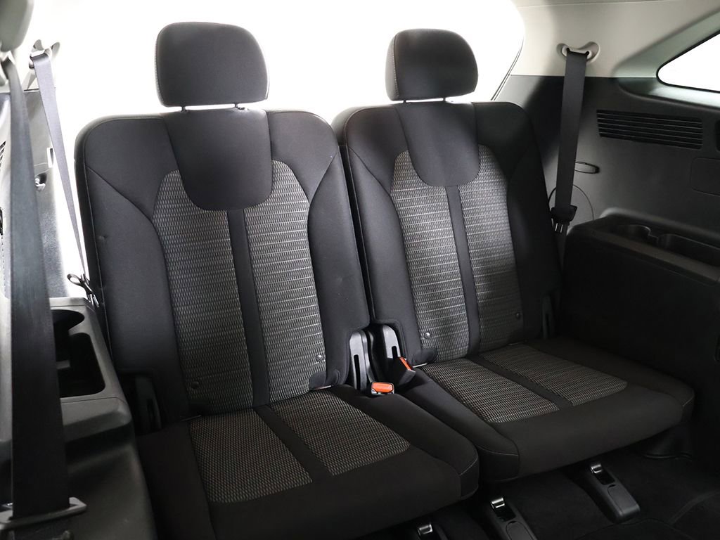 Used 2023 Kia Sorento LX image 35