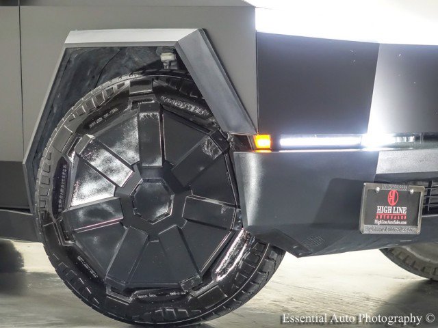 Used 2024 Tesla Cybertruck AWD Crew Cab image 3