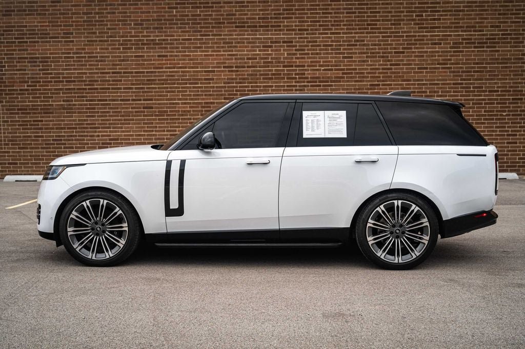 Used 2024 Land Rover Range Rover SE AWD/4WD image 3