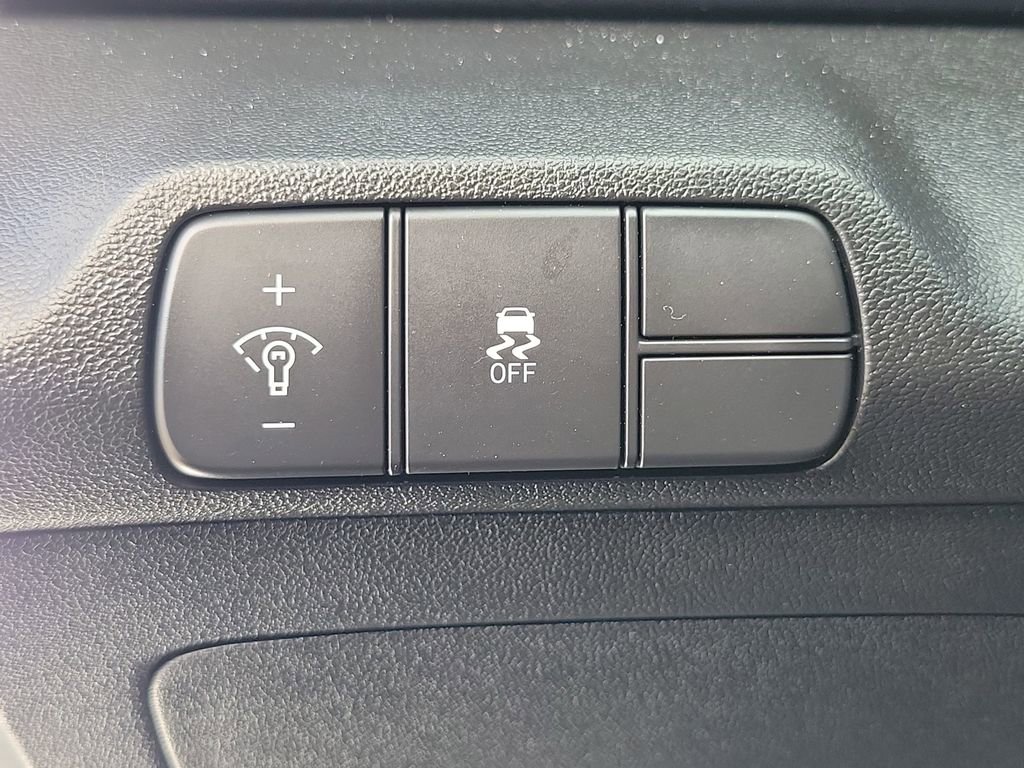 Used 2025 Hyundai Elantra Sport image 15