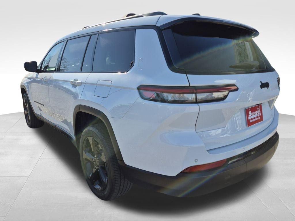 Used 2023 Jeep Grand Cherokee L Altitude image 3