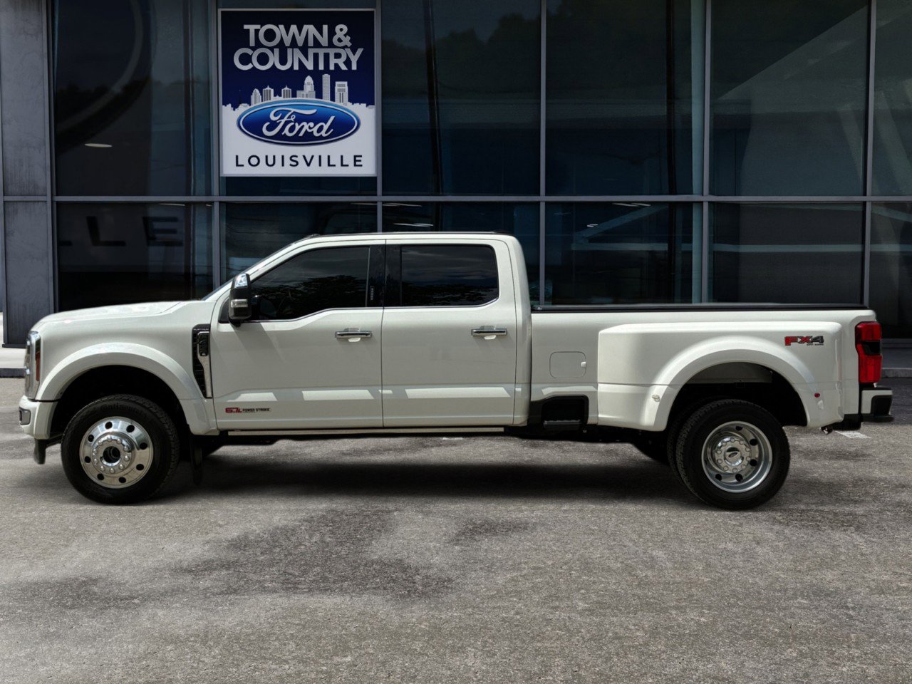 Used 2024 Ford F450 Platinum w/ FX4 Off-Road Package AWD/4WD image 6