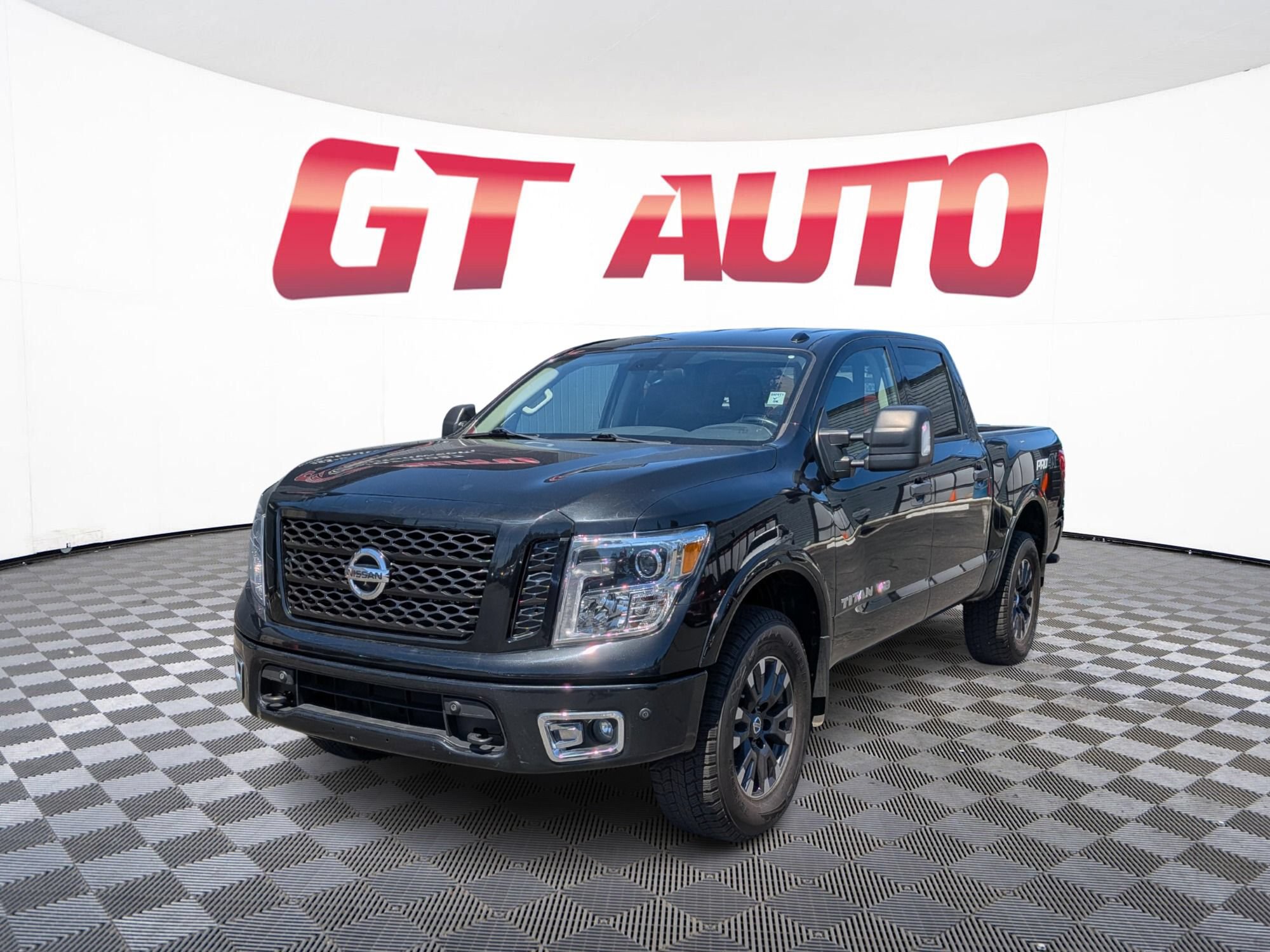 Used 2019 Nissan Titan PRO-4X AWD/4WD image 2