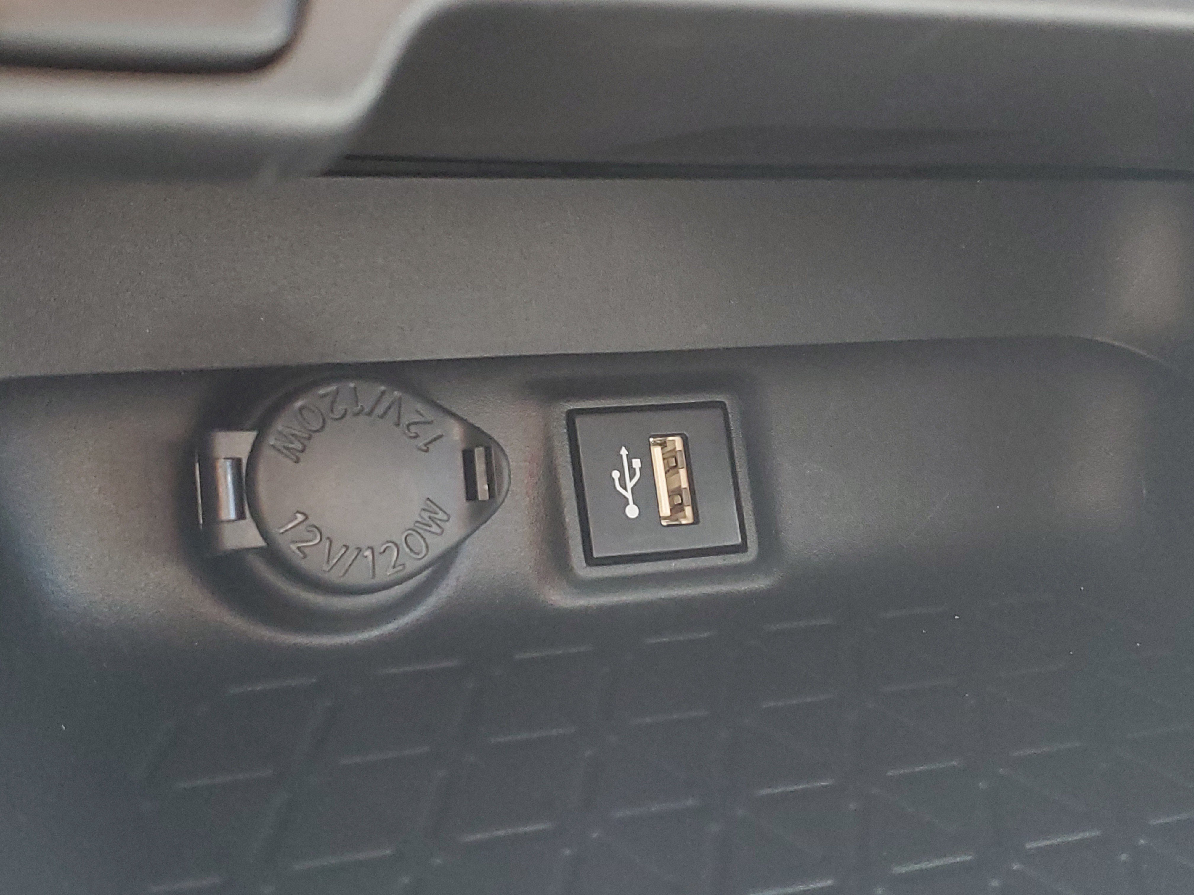 Used 2024 Toyota RAV4 LE FWD image 30