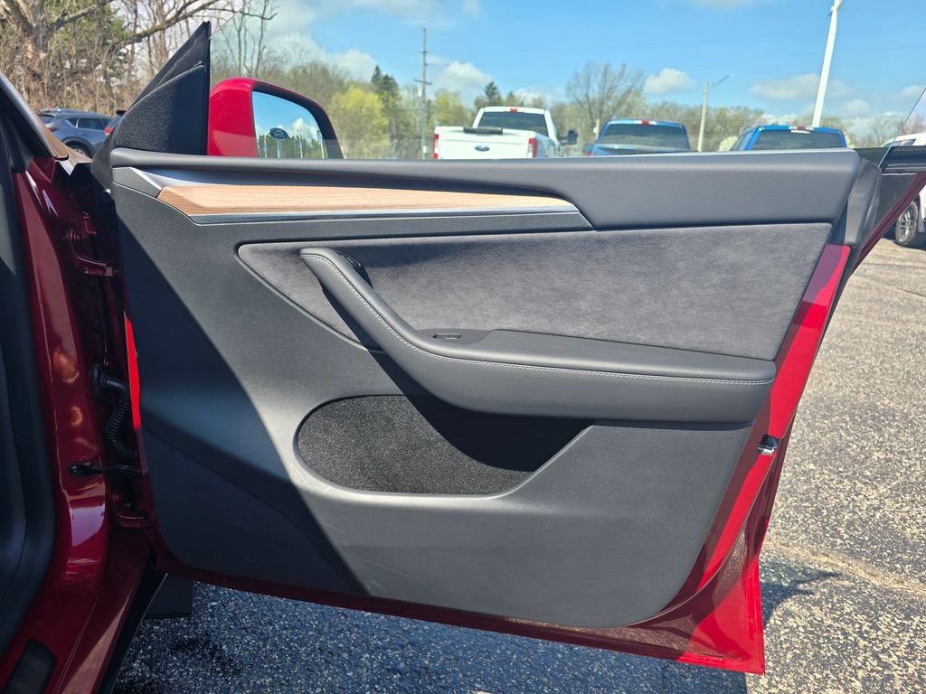 Used 2025 Tesla Model Y Long Range image 17