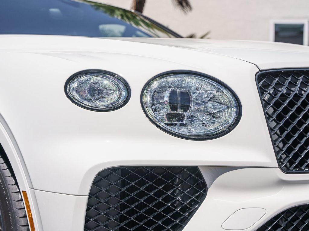 Used 2025 Bentley Bentayga Extended Wheelbase AWD/4WD image 34