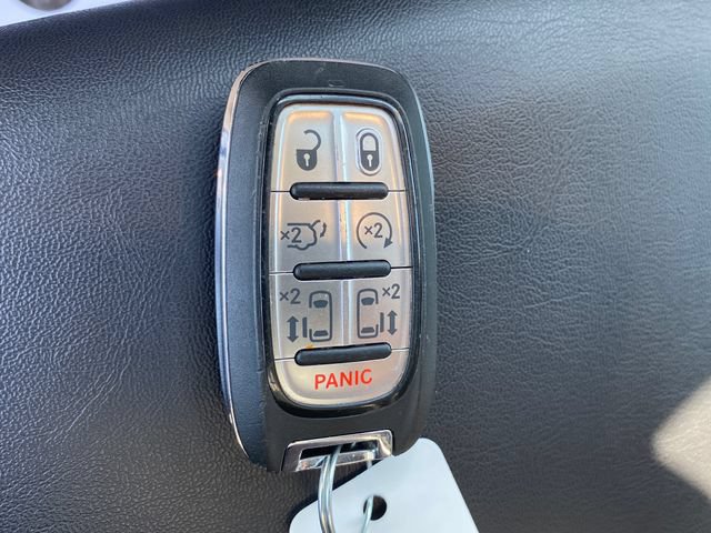 Used 2024 Chrysler Pacifica Touring-L FWD image 22