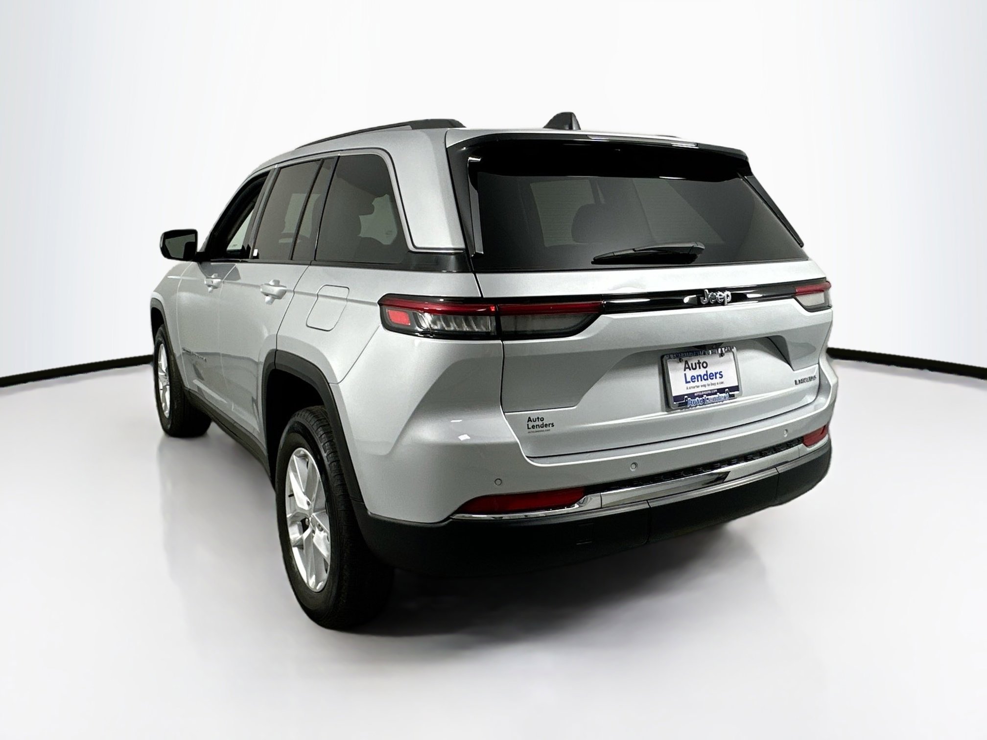 Used 2024 Jeep Grand Cherokee Laredo X image 7