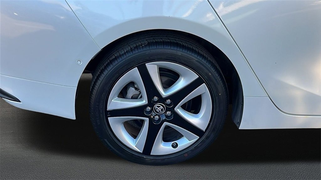 Used 2018 Toyota Prius Three Touring image 4