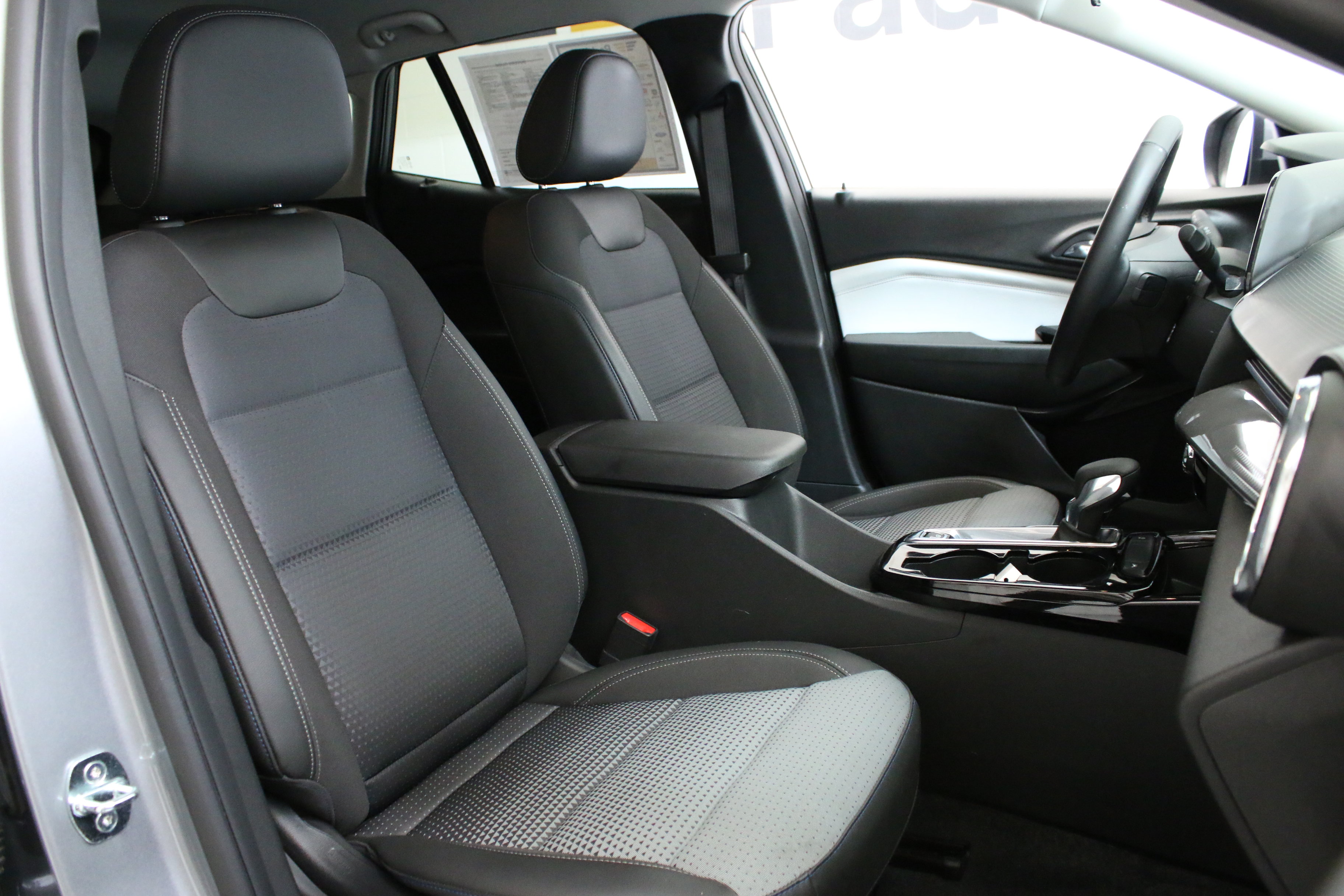 Used 2024 Chevrolet Trax LT w/ Driver Confidence Package FWD image 30
