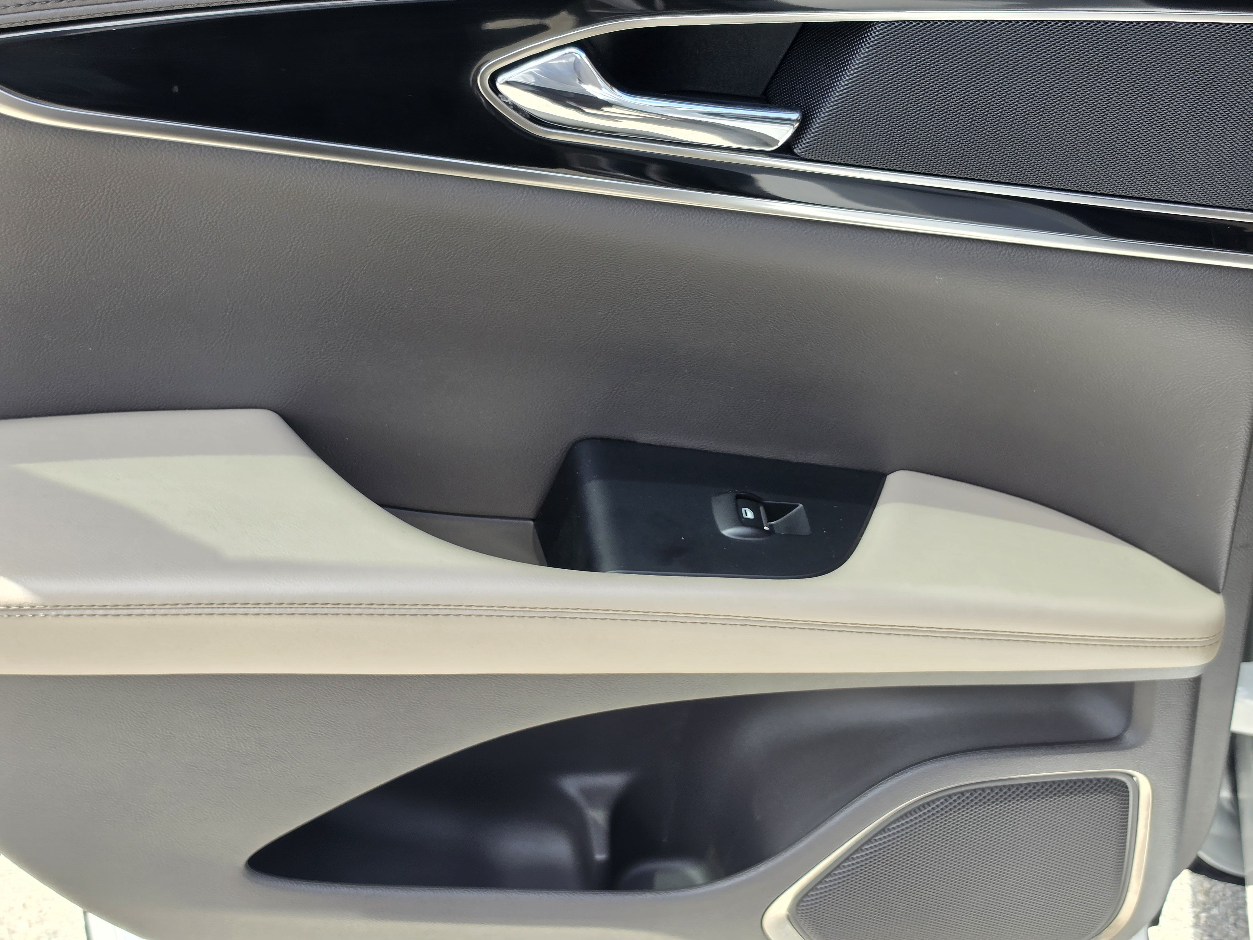 Used 2023 Lincoln Nautilus AWD image 8