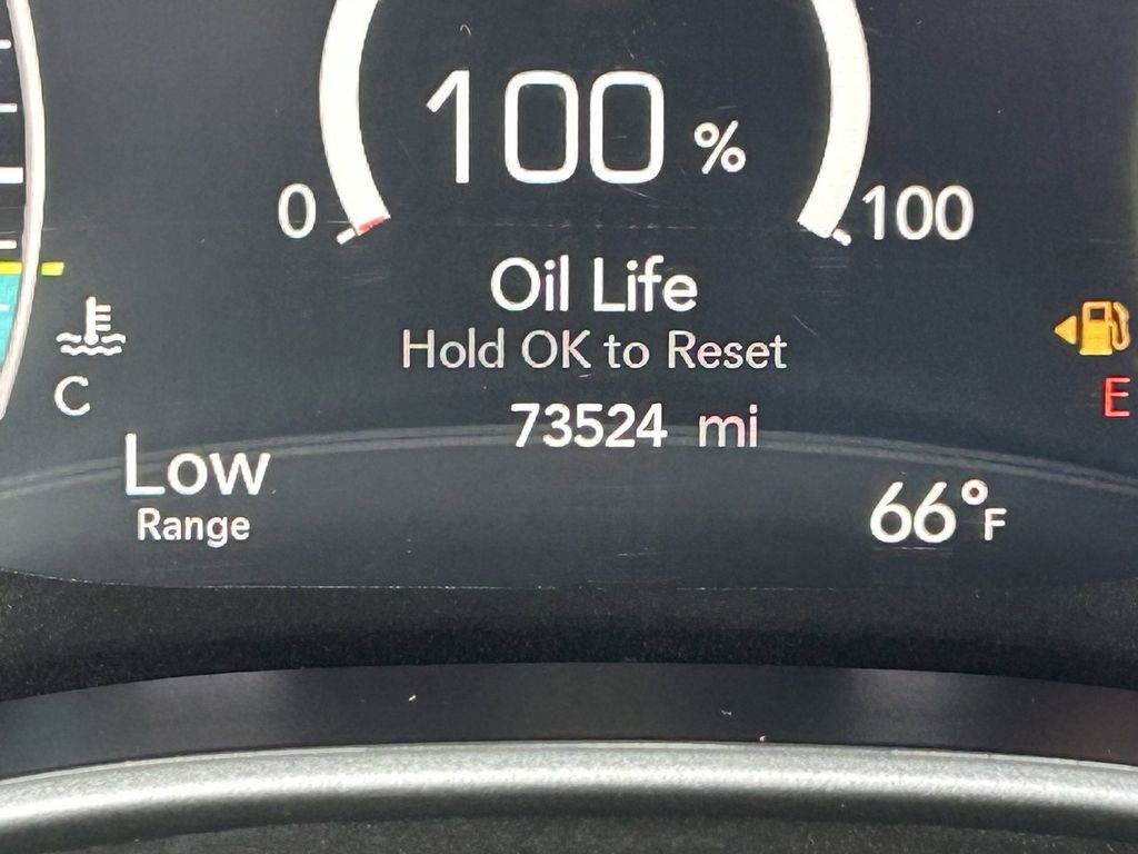 Used 2023 Chrysler Pacifica Touring-L image 30