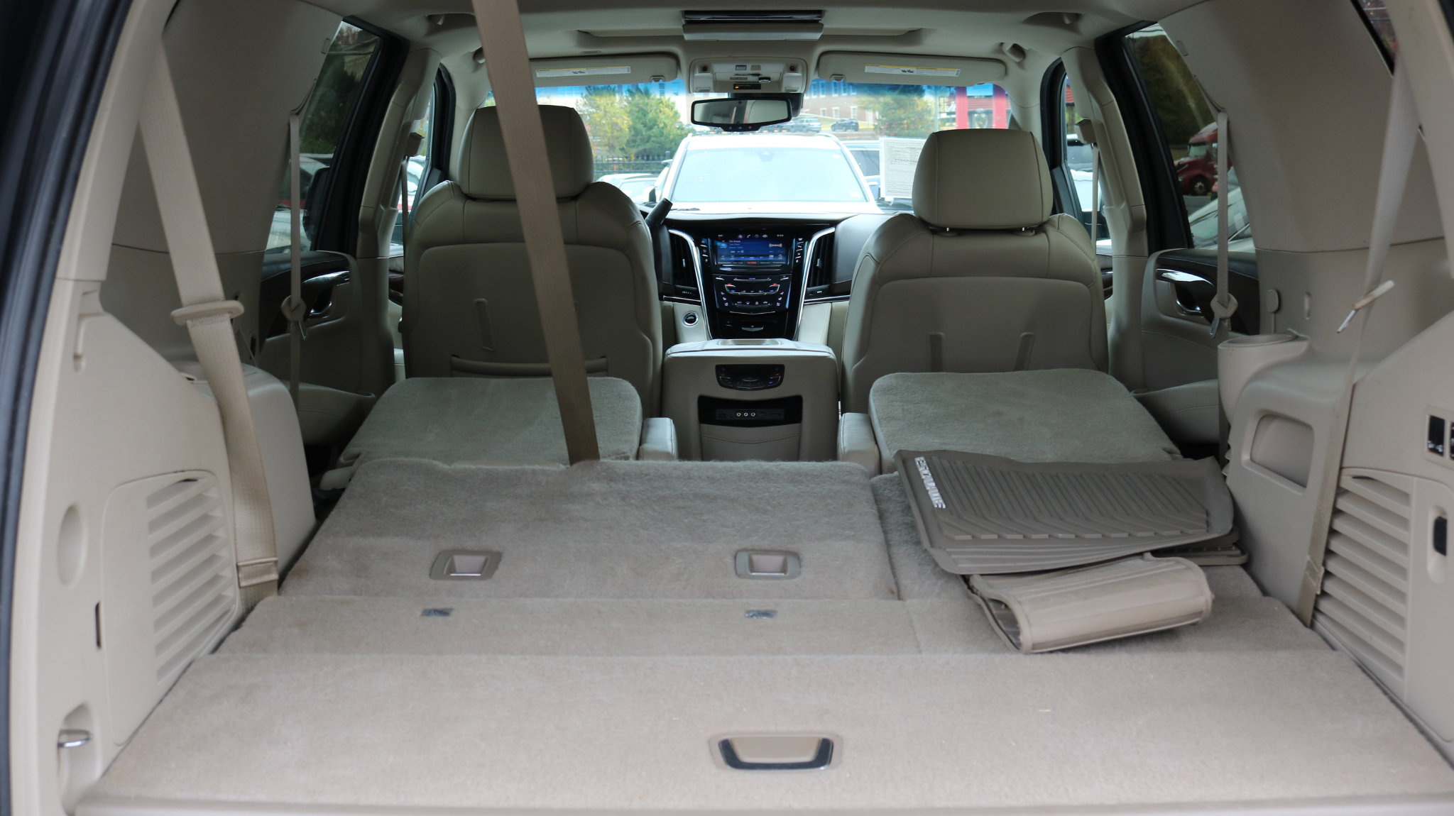 Used 2015 Cadillac Escalade Luxury image 28