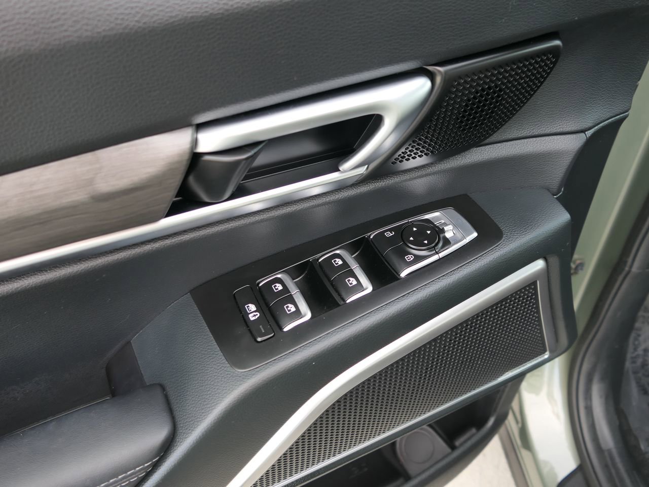 Used 2025 Kia Telluride AWD image 18
