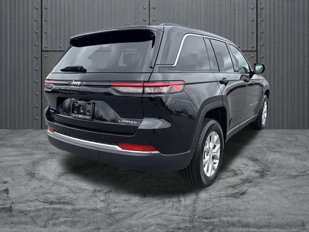 Used 2023 Jeep Grand Cherokee Limited AWD/4WD image 7
