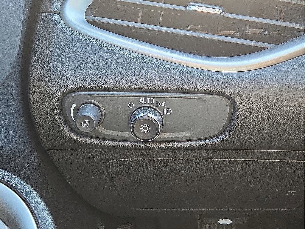 Used 2023 Chevrolet Malibu LT image 25