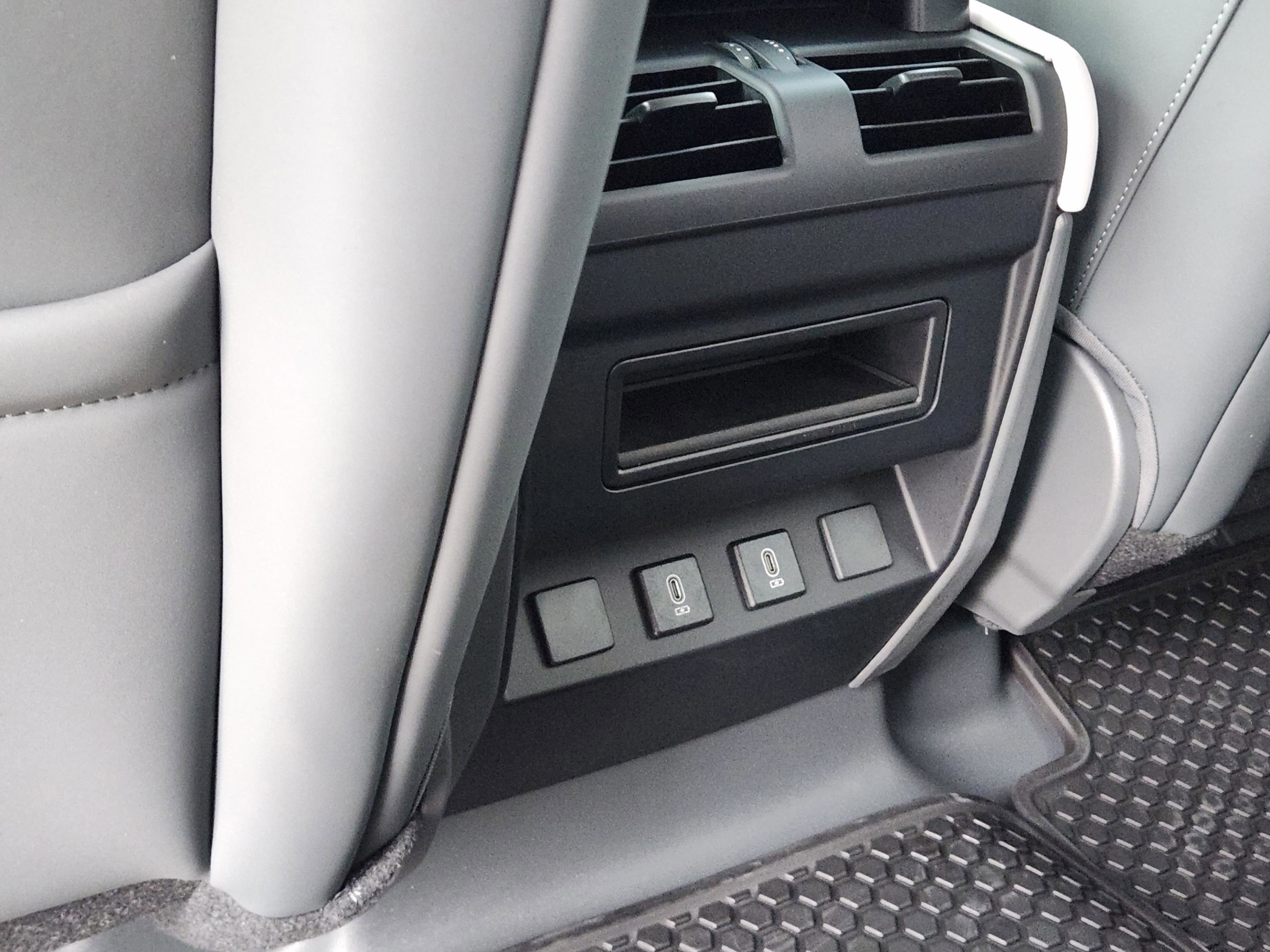 New 2026 Land Rover Defender 110 S AWD/4WD image 24
