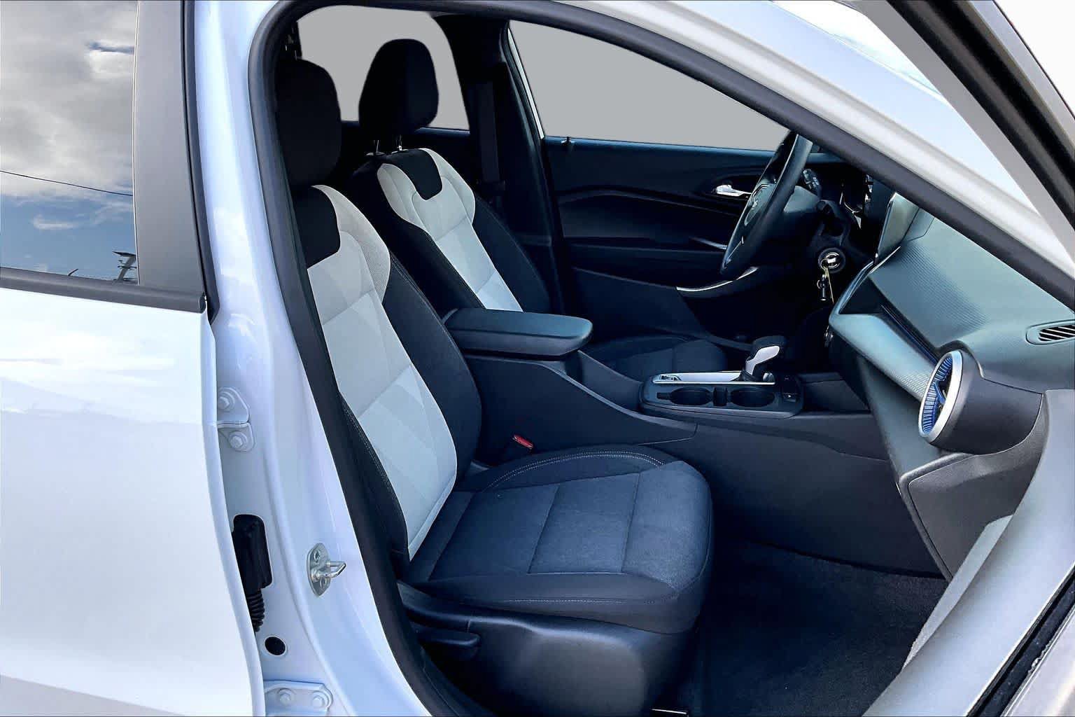 Used 2024 Chevrolet Trax LS w/ LS Convenience Package FWD image 12
