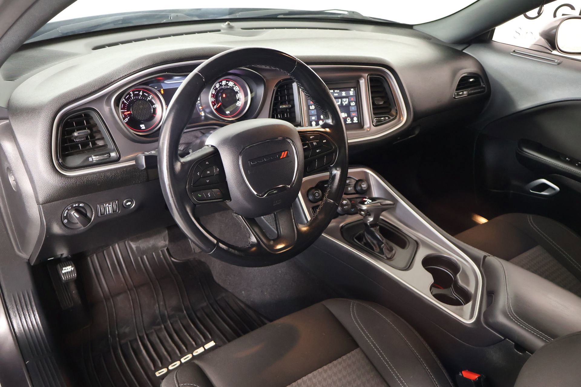 Used 2020 Dodge Challenger SXT RWD image 2
