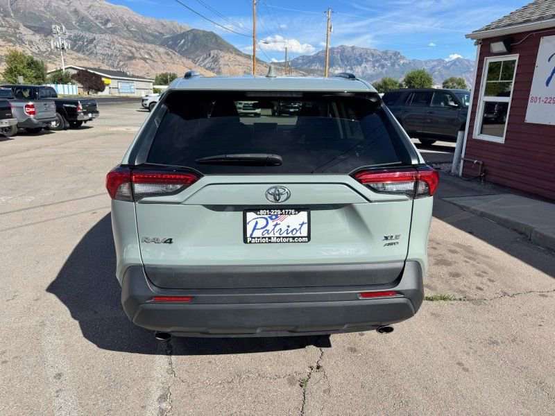 Used 2023 Toyota RAV4 XLE image 4