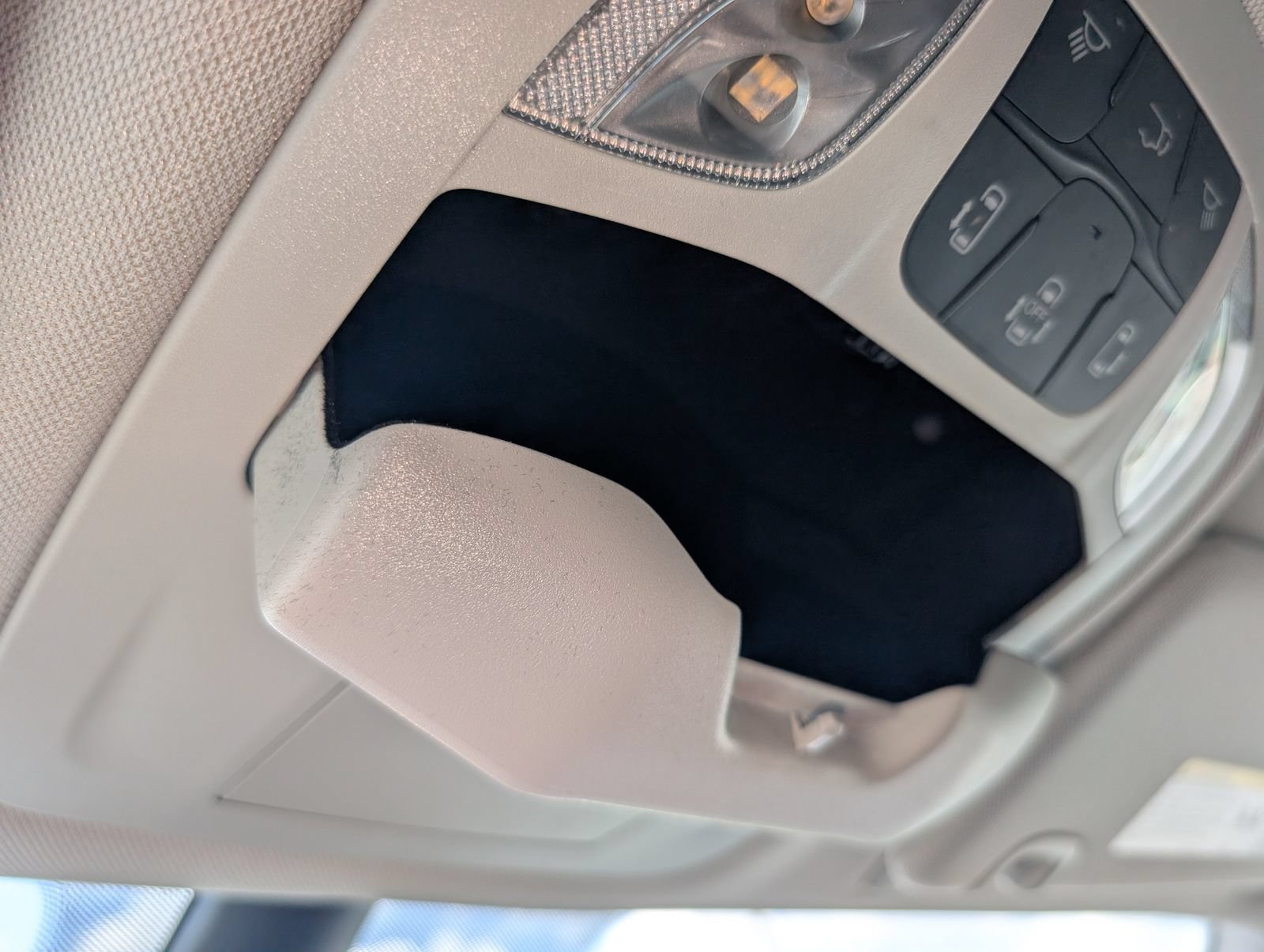 Used 2023 Chrysler Voyager LX FWD image 34
