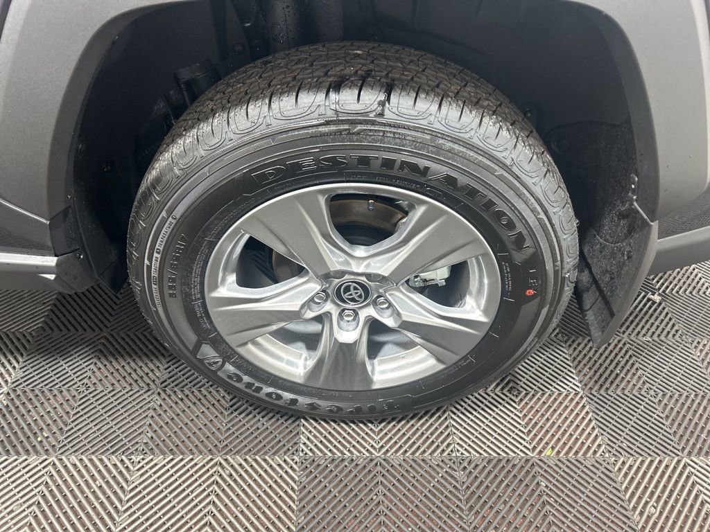Used 2025 Toyota RAV4 XLE image 30
