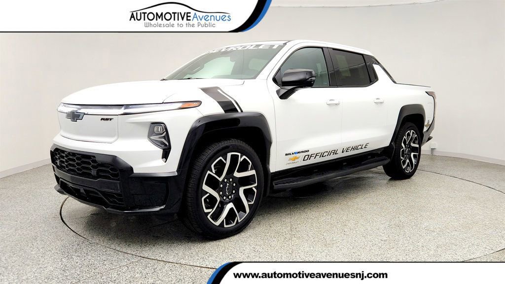 Used 2025 Chevrolet Silverado EV RST AWD/4WD image 1