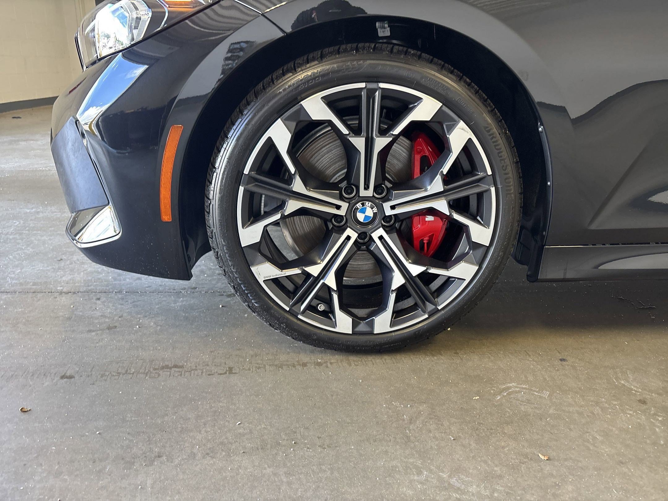 Used 2025 BMW 330i Sedan w/ M Sport Package image 9