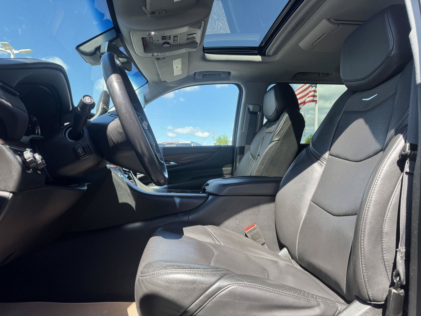 Used 2020 Cadillac Escalade ESV Luxury AWD/4WD image 17