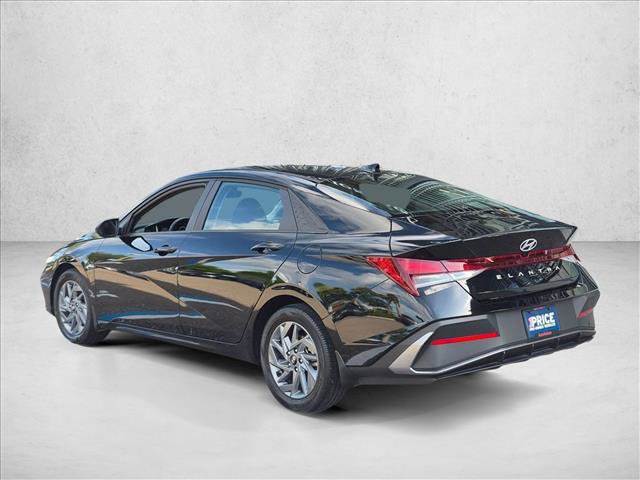 Used 2024 Hyundai Elantra SEL FWD image 7