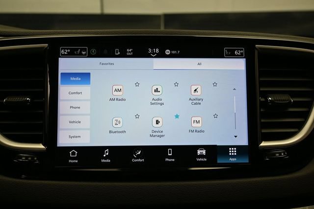 Certified 2024 Chrysler Pacifica Touring-L FWD image 39