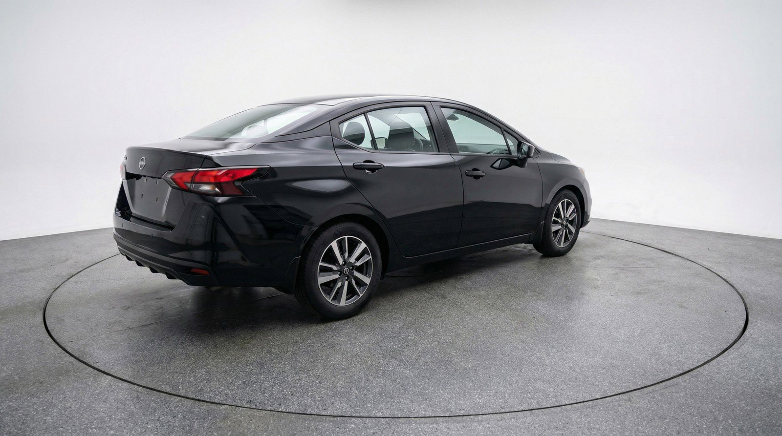 Used 2025 Nissan Versa SV image 9