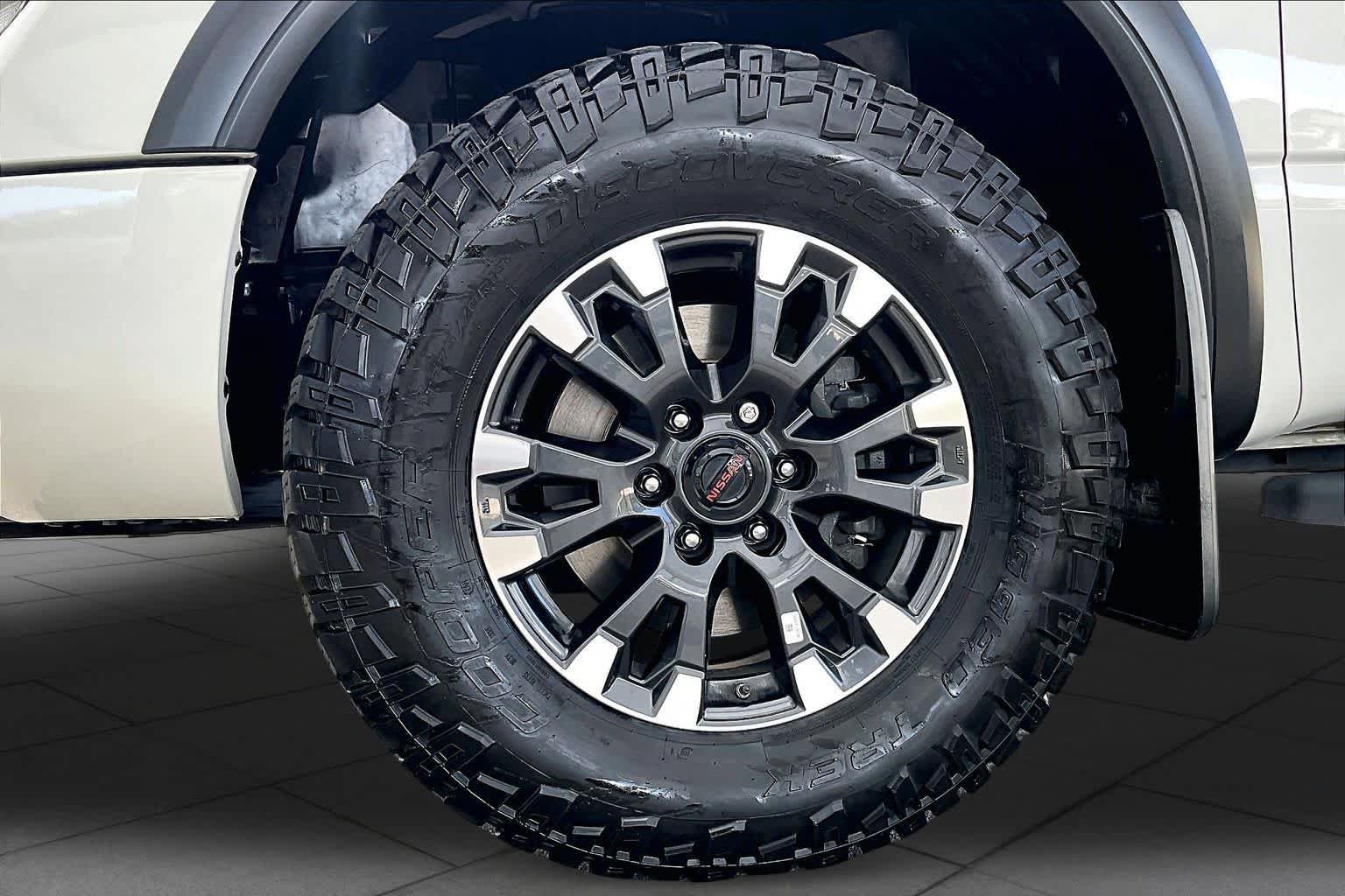 Used 2021 Nissan Titan PRO-4X w/ Pro-4x Convenience Package AWD/4WD image 11