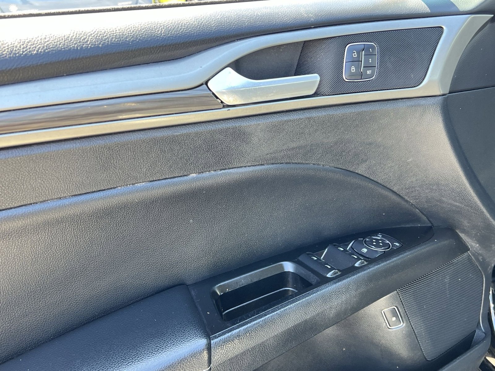 Used 2018 Ford Fusion Energi SE FWD image 11