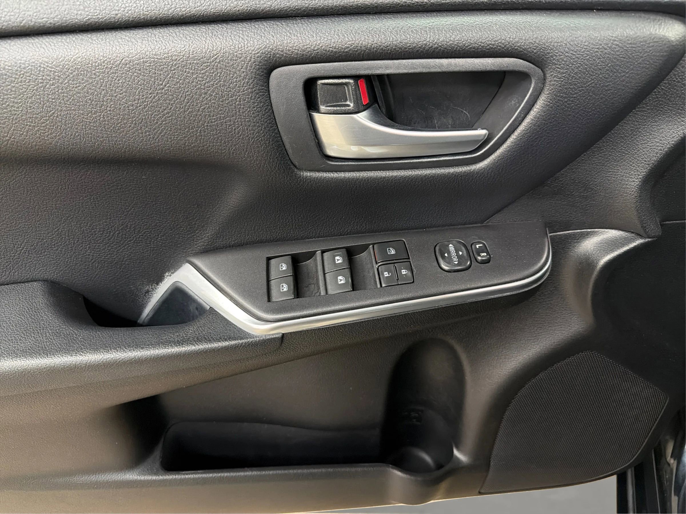 Used 2017 Toyota Camry LE image 24