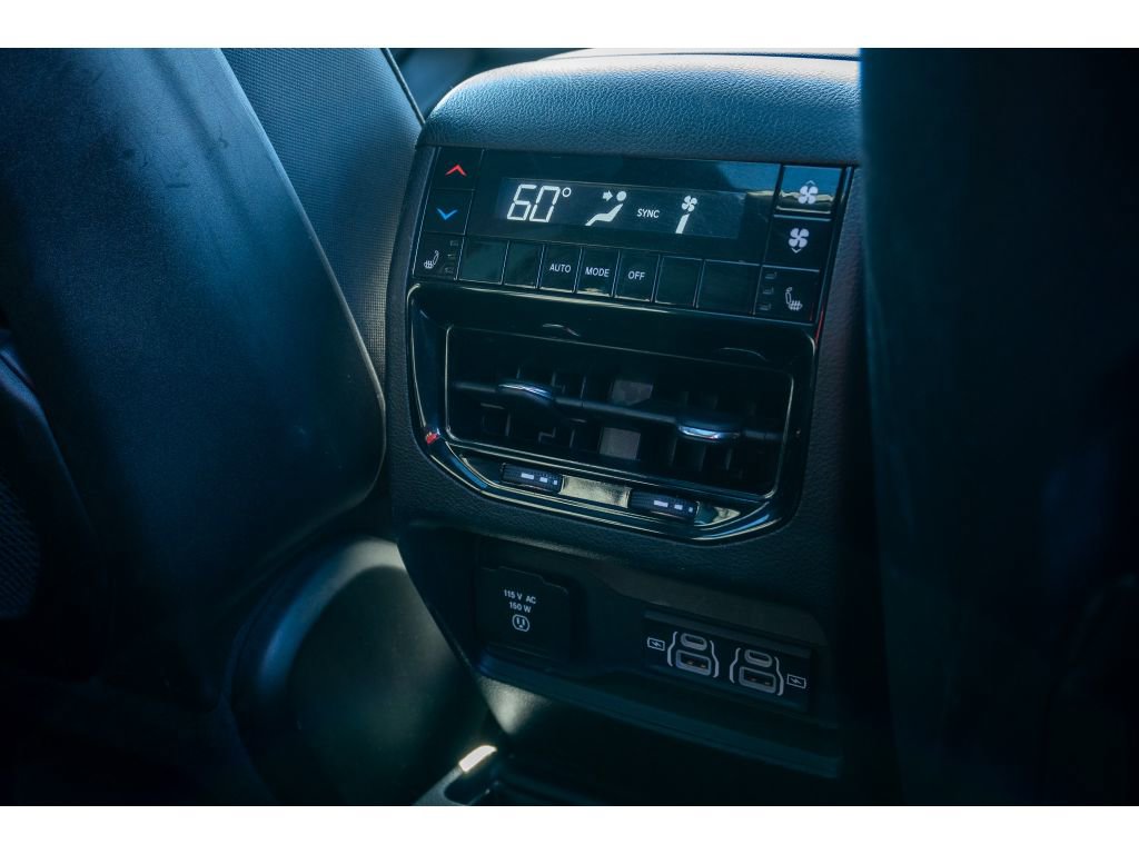 Used 2024 Jeep Grand Cherokee L Limited w/ Luxury Tech Group II image 23