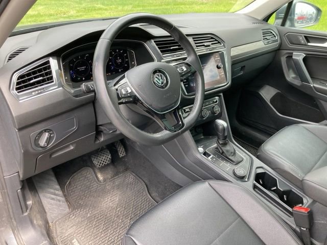 Used 2020 Volkswagen Tiguan SEL AWD/4WD image 9