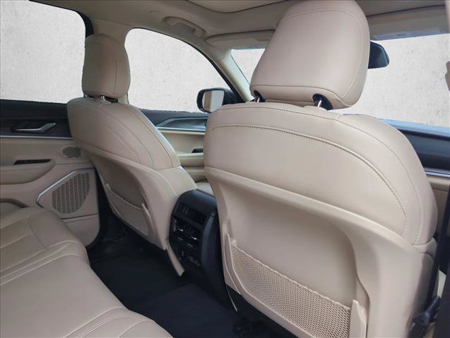 Used 2022 Jeep Grand Cherokee Limited AWD/4WD image 17