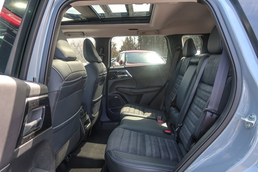 New 2026 Mitsubishi Outlander AWD image 21