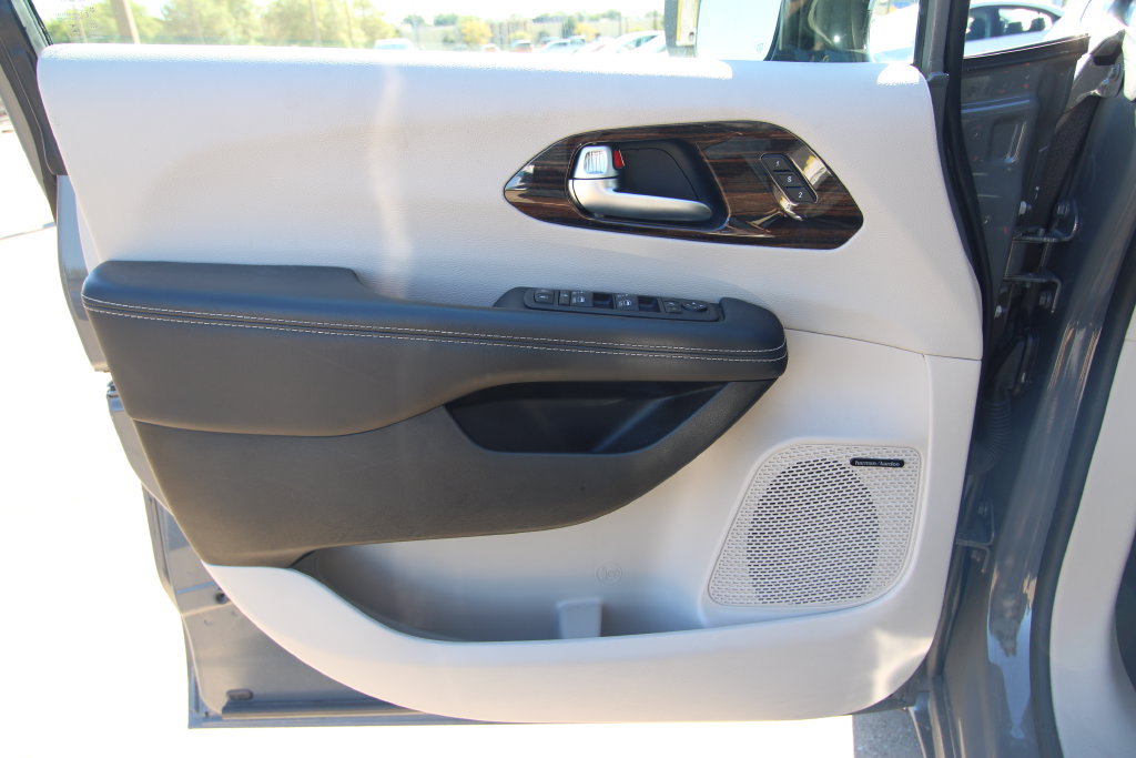 Used 2023 Chrysler Pacifica Limited w/ Uconnect Theater Family Group AWD/4WD image 45