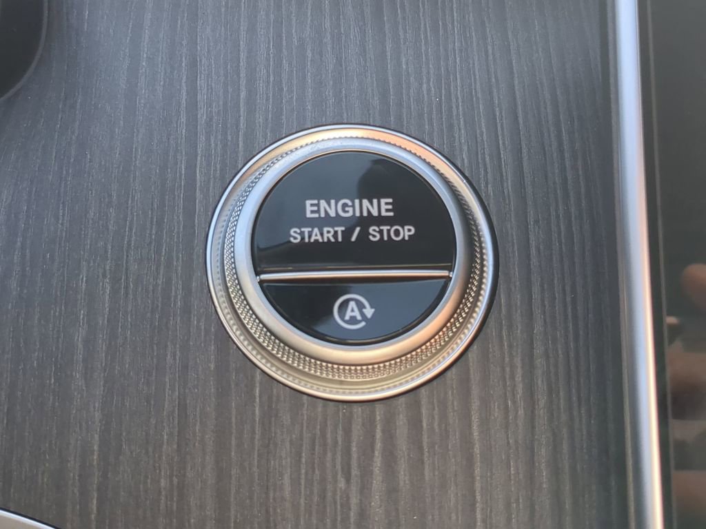 New 2025 Mercedes-Benz C 300 4MATIC Sedan image 15