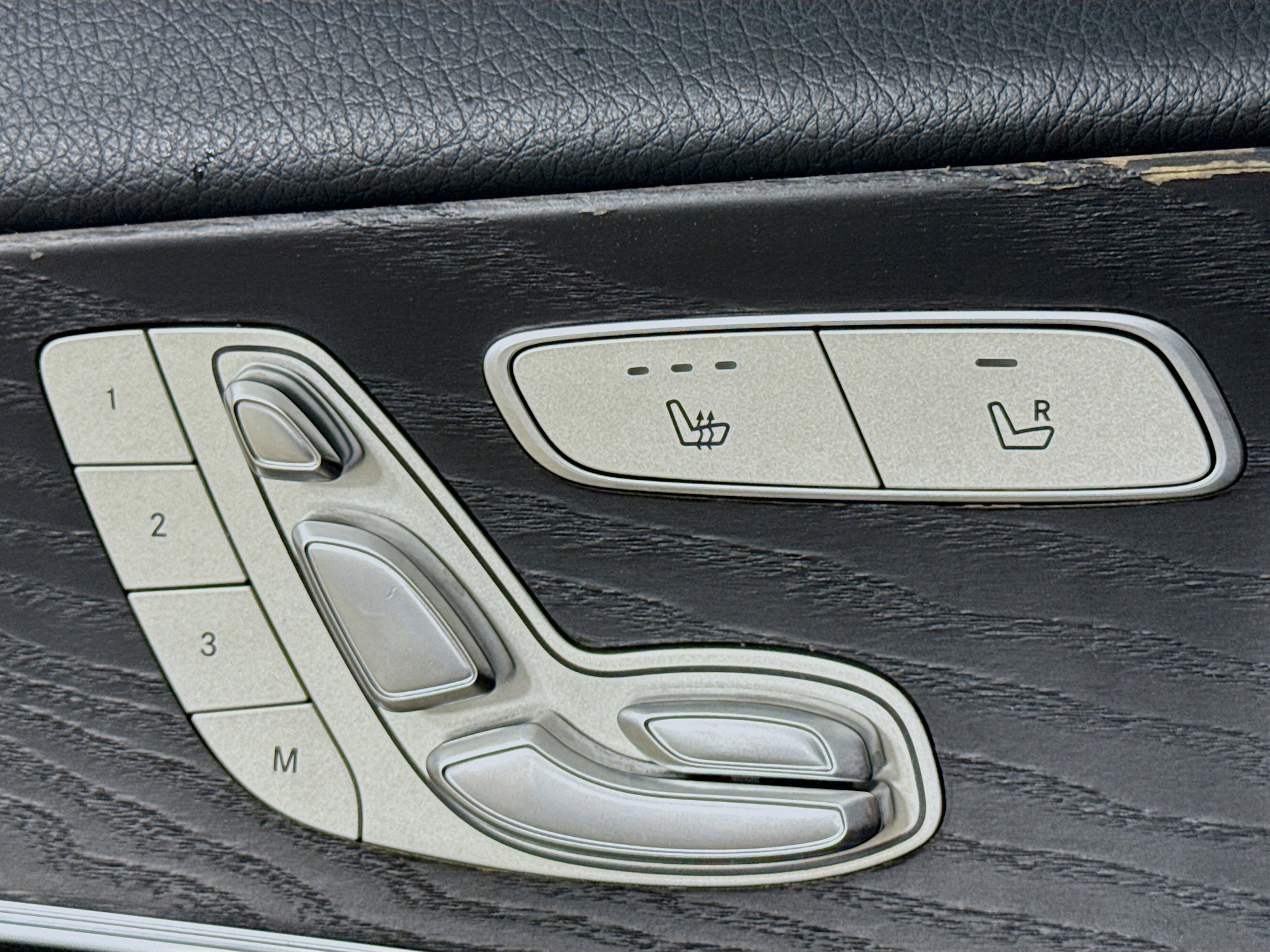 Used 2020 Mercedes-Benz E 450 4MATIC Sedan w/ Parking Assistance Package image 21