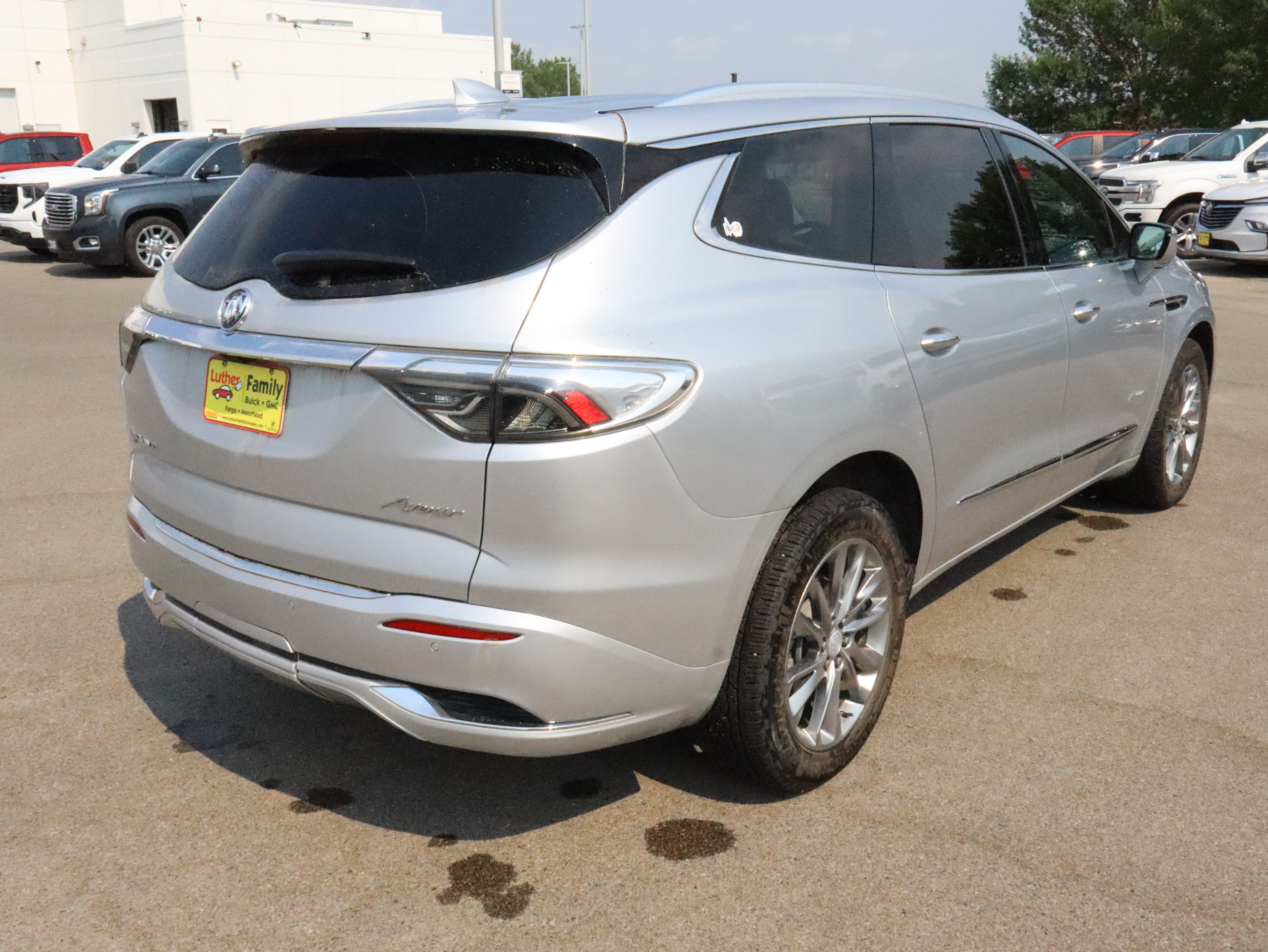 Used 2022 Buick Enclave Avenir w/ Avenir Technology Package AWD/4WD image 7
